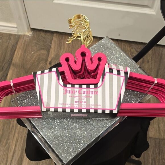 Juicy Couture Notched Shoulder Space Saving Crown Top Set of 20 Hangers- Pink - Picture 6 of 13